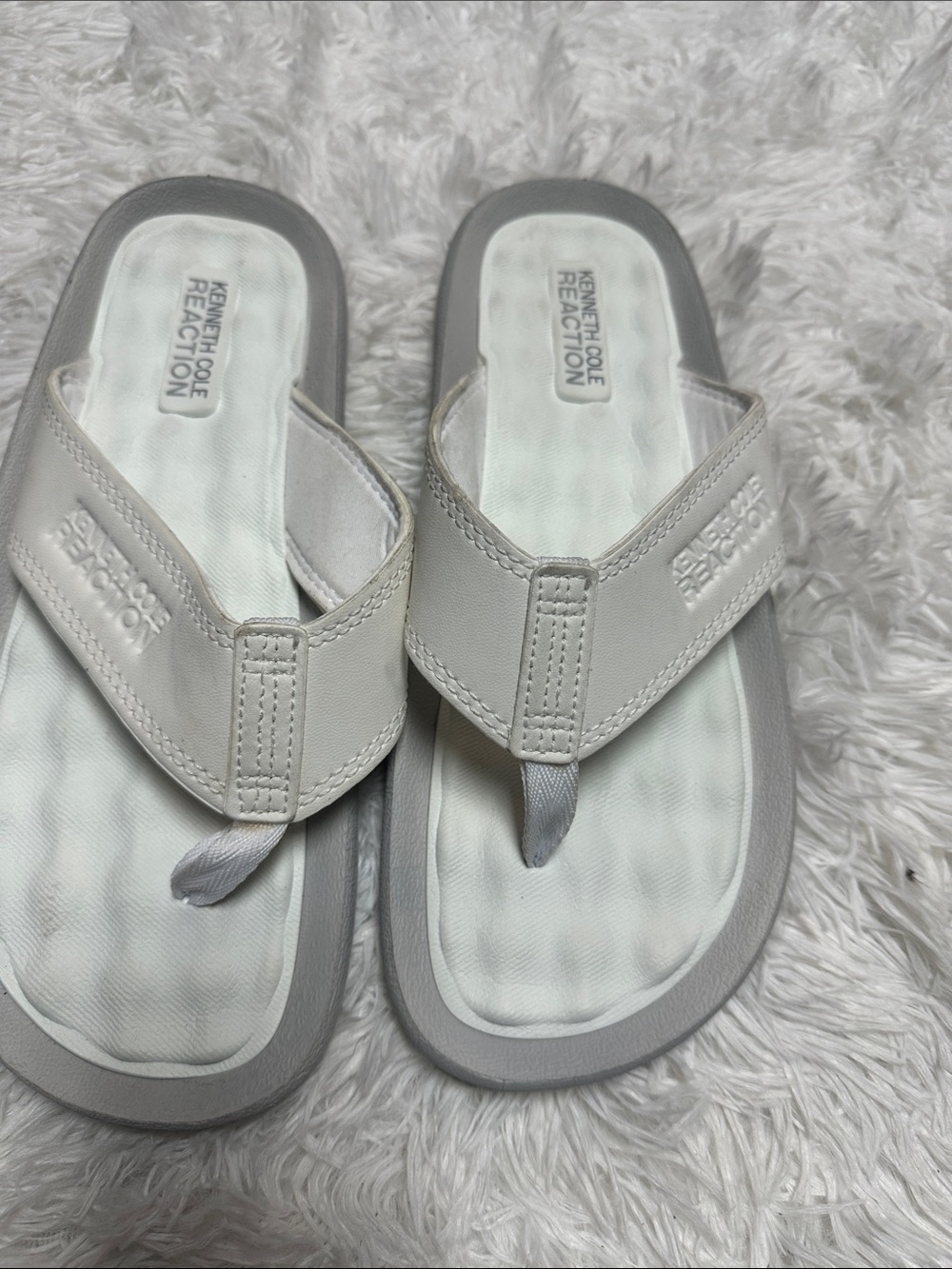 Kenneth Cole Reaction Women's White and Light Gray Flip Flops size 9